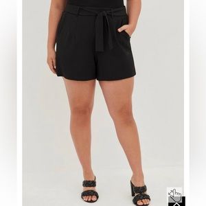 Size 0 Torrid Tie Front Stretch Crepe Shorts